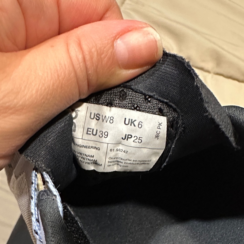 ON Monster Cloudtec Running Shoes - Picture 4 of 7